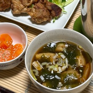 板わかめと豆腐と油揚げのお味噌汁（赤だし）